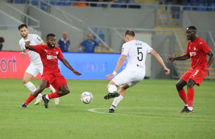 UEFA Avrupa Konferans Ligi: Dinamo Batumi: 0 - Sivasspor: 0 (İlk yarı)