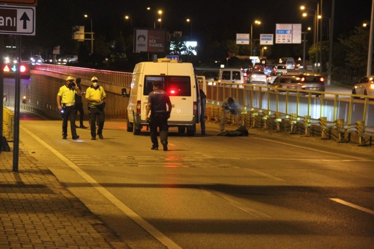 Yol kenarındaki şüpheli poşet fünye ile patlatıldı