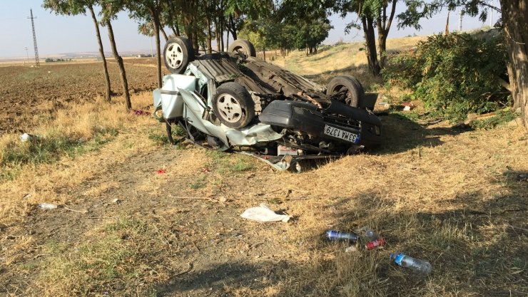 Önündeki otomobile çarpıp taklalar attı: 4 yaralı