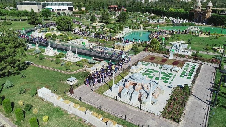 Meram Yaz Spor Okulu öğrencileri 80 Binde Devr-i Alem Parkı’nda