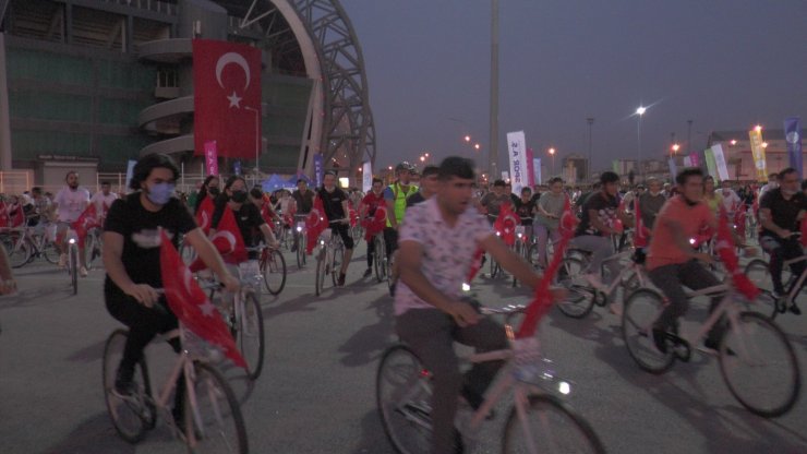 30 Ağustos Bisiklet Turu’nda bin 200 kişi pedalladı