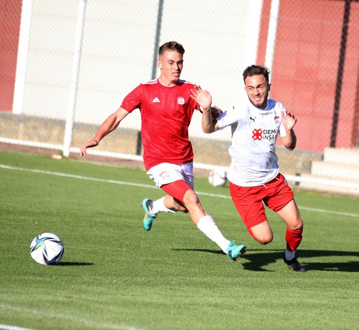 Sivasspor hazırlık maçında U19 takımını 4-0 yendi