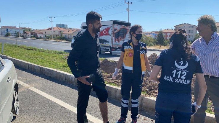 Kontrolden çıkan otomobil refüje çarptı: 1 yaralı