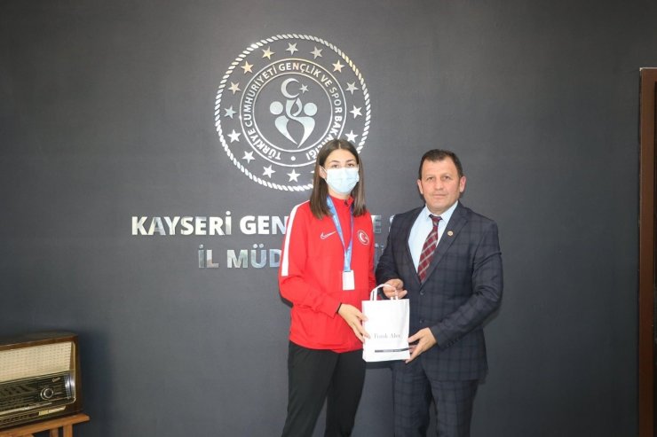 Zehra Kaygısız Ali İhsan Kabakcı’yı ziyaret etti