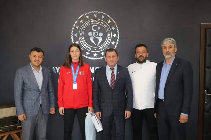 Zehra Kaygısız Ali İhsan Kabakcı’yı ziyaret etti