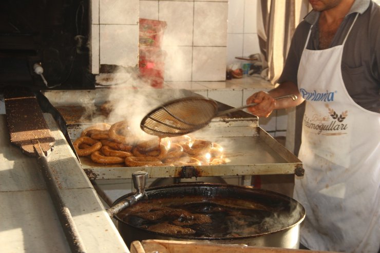 Osmanlı’dan günümüze vazgeçilmez lezzet ‘kara fırın simidi’