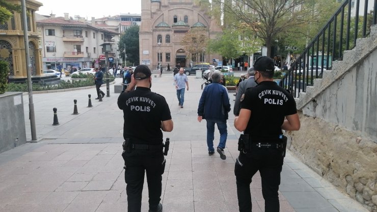 Uyuşturucudan aranması olan kadın devriye ekiplerine yakalandı