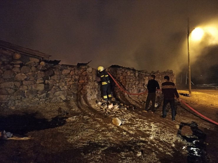 Konya’da ahırda çıkan yangın ucuz atlatıldı