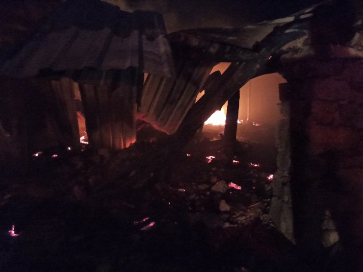 Konya’da ahırda çıkan yangın ucuz atlatıldı