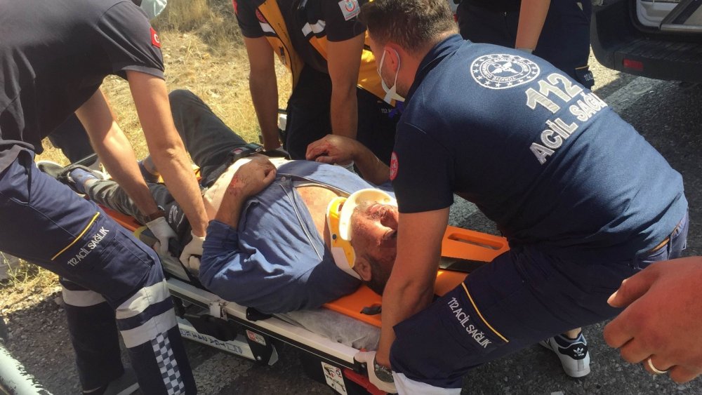 Kulu'da hafif ticari araç ile otomobil çarpıştı: 4 yaralı