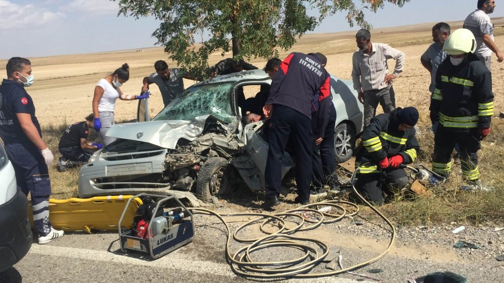 Kulu'da hafif ticari araç ile otomobil çarpıştı: 4 yaralı