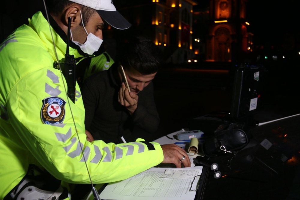 Aksaray'da Alkollü Araç Kullanan Genç Polise Yakalandı