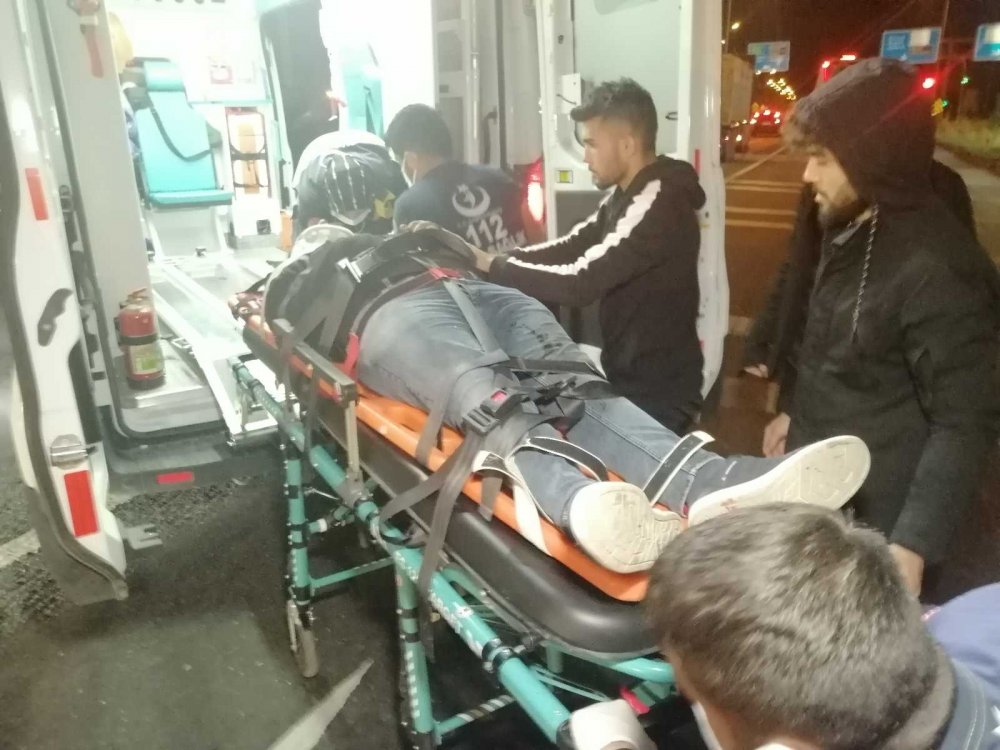 Aksaray'da kaza! Alkollü sürücü kırmızı ışıkta bekleyen tıra çarptı:  1 yaralı