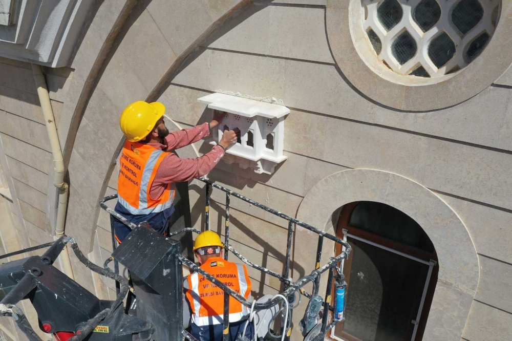 Konya Büyükşehir Belediyesi camilere kuş evleri yerleştirdi