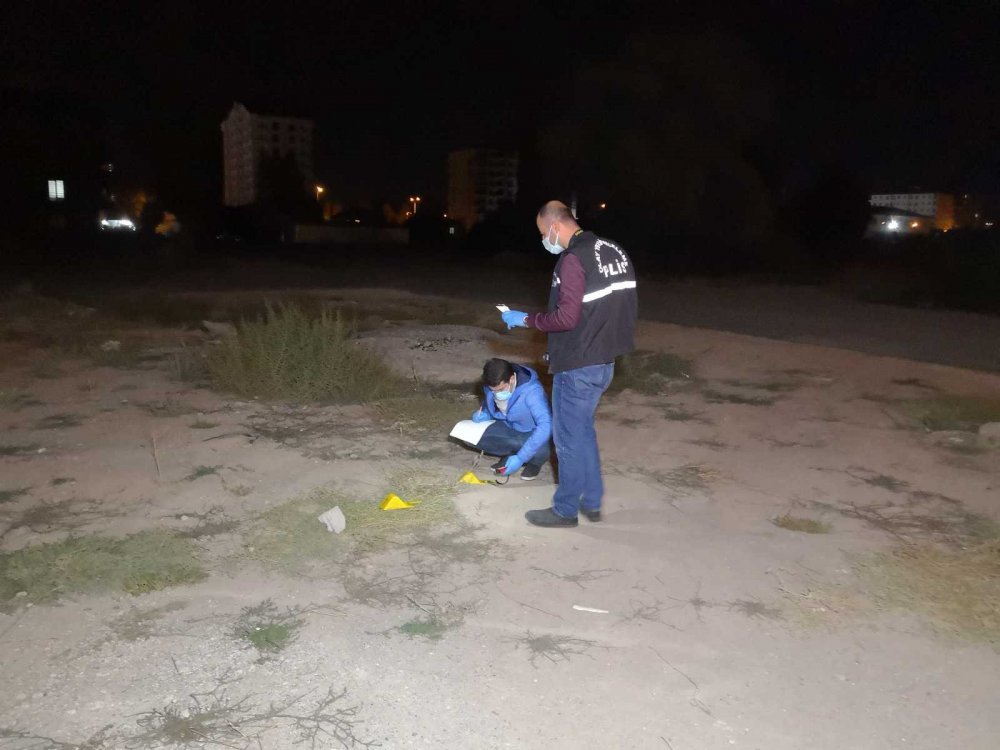 Silahla Vurulan Genç, Yarasını Unutup Kameramana “çekme” Dedi