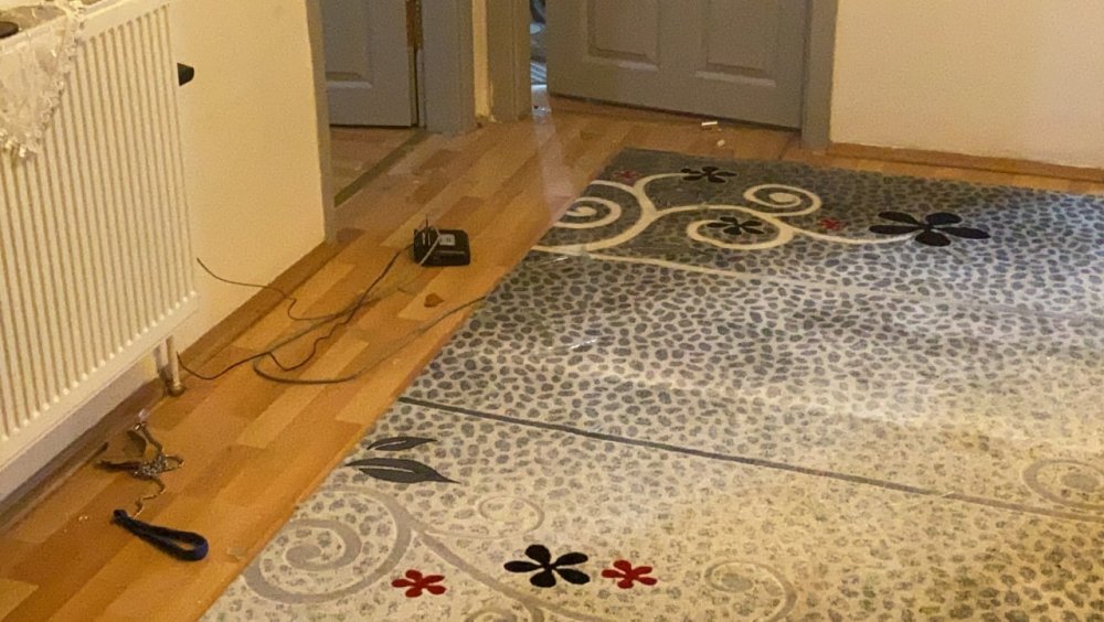 Aksaray'da Sinir Krizi Geçiren Genç Kendini Kilitlediği Evde Eşyaları Kırıp, Evi Ateşe Verdi