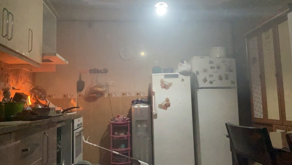 Aksaray'da Sinir Krizi Geçiren Genç Kendini Kilitlediği Evde Eşyaları Kırıp, Evi Ateşe Verdi