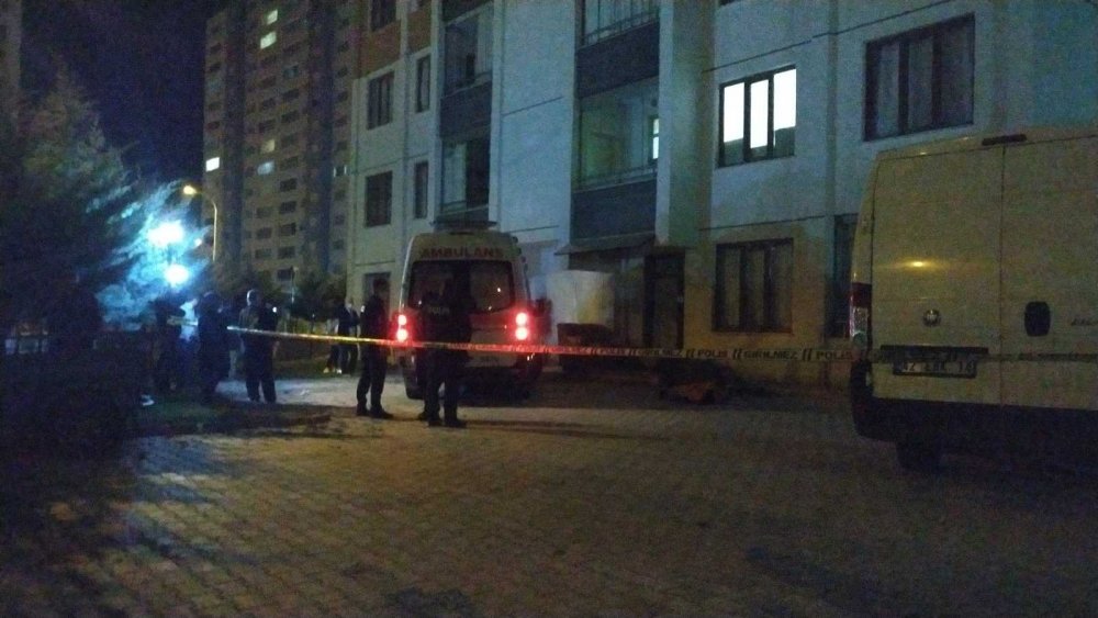 Konya’da Balkondan Düşen 21 Yaşındaki Genç Yaşamını Yitirdi