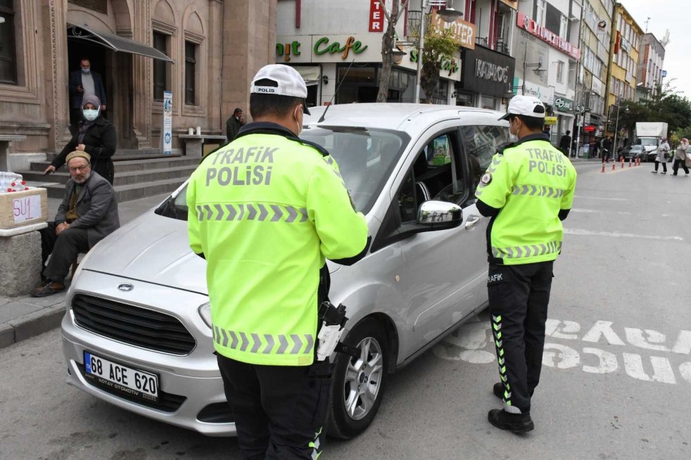 Aksaray'da Yayaya Yol Vermeyen 20 Sürücüye 13 Bin 40 Lira Ceza Kesildi