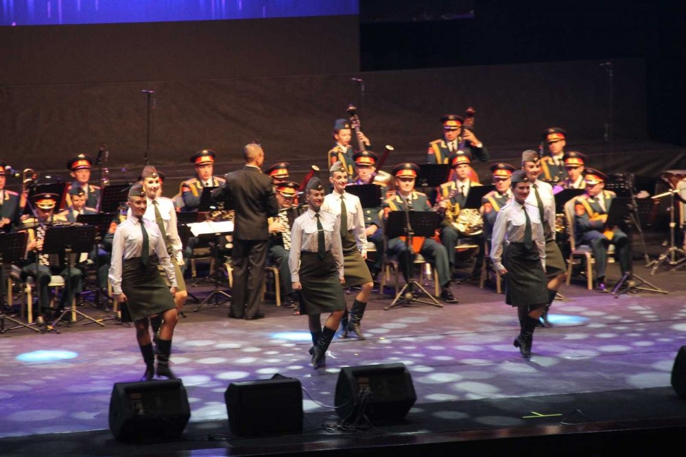 Rus Kızılordu Korosu ile Haluk Levent Konya’da büyük ilgi