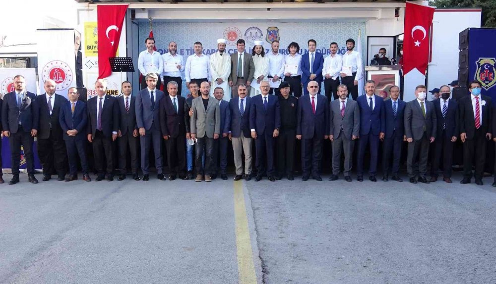 Konya'dan Bir Güzel Haber! Cezaevinde Hafız Olup, İcazet Aldılar