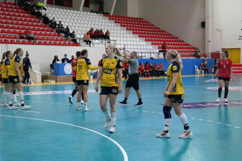 A Milli Kadın Hentbol Takımı İsveç’e Yenildi