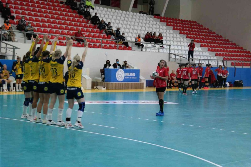 A Milli Kadın Hentbol Takımı İsveç’e Yenildi