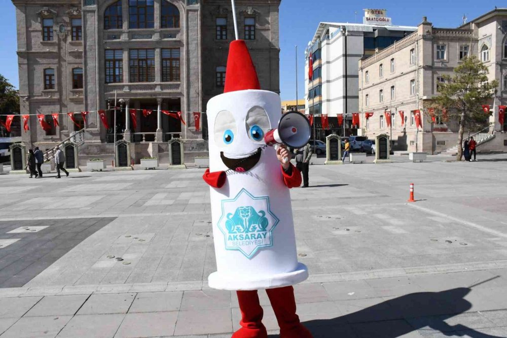 Aksaray'da Aşı Maskotu Meydanda ‘mavi’ Kategori İçin Vatandaşlara Seslendi
