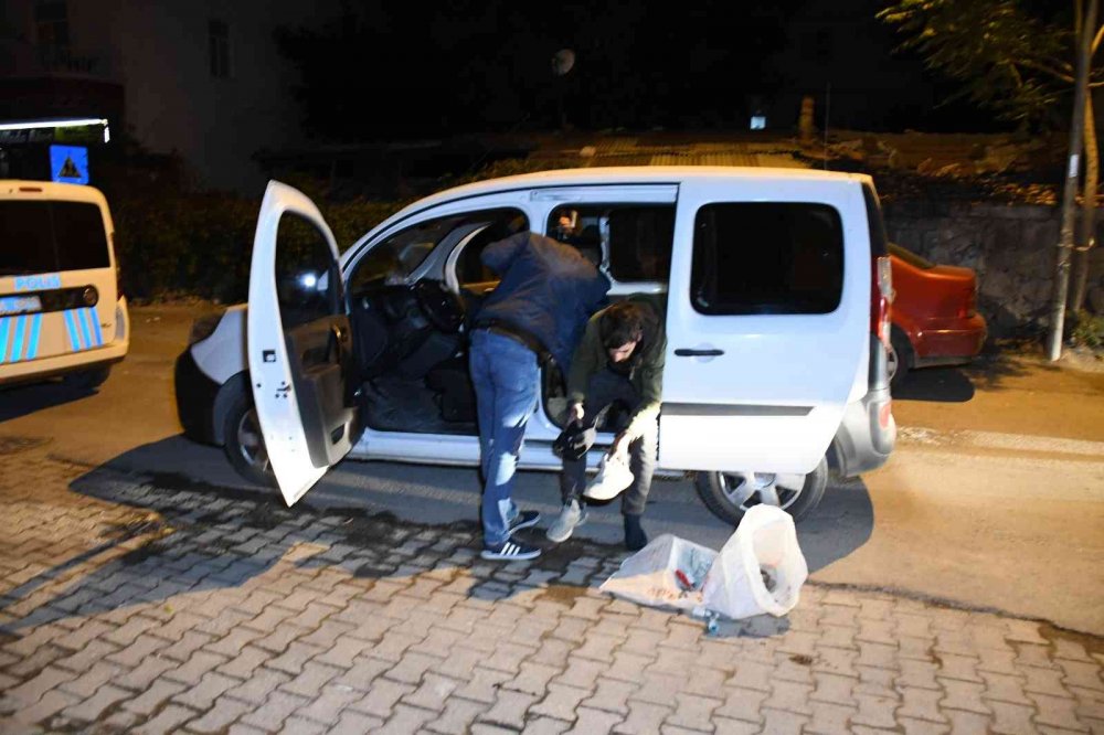 Aksaray'da inşaattan demir çalan şahıs kıskıvrak yakalandı