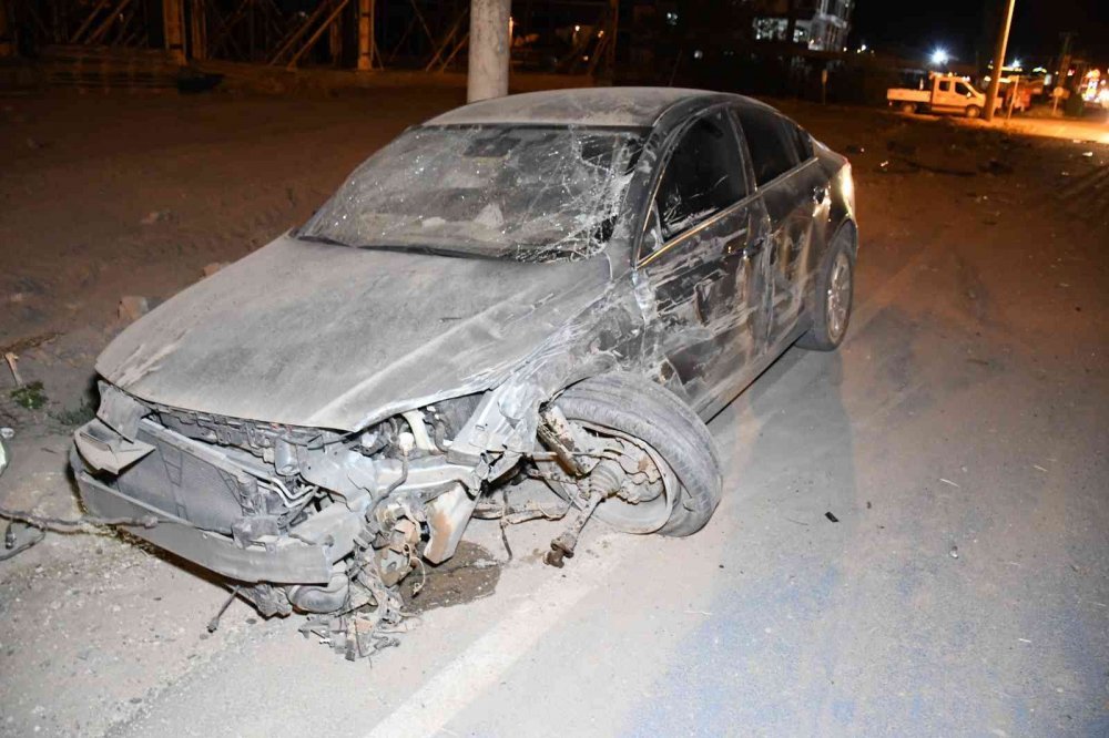 Aksaray'da otomobillerin hurdaya döndüğü kazada 3 kişi yaralandı