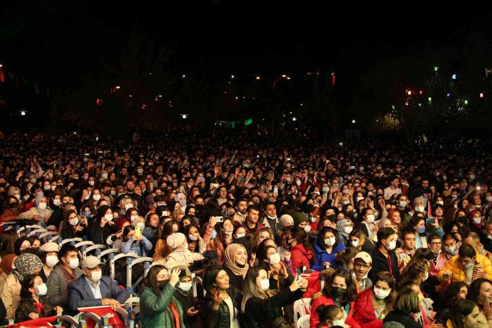 Ankara Gölbaşı’nda Haluk Levent Rüzgarı Esti