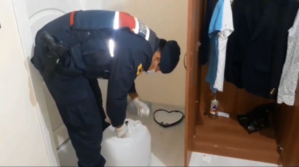 Aksaray'da Ürettiği Sahte İçkiyi Gazinoda Müşterilerine Satan İşletmeci Gözaltına Alındı