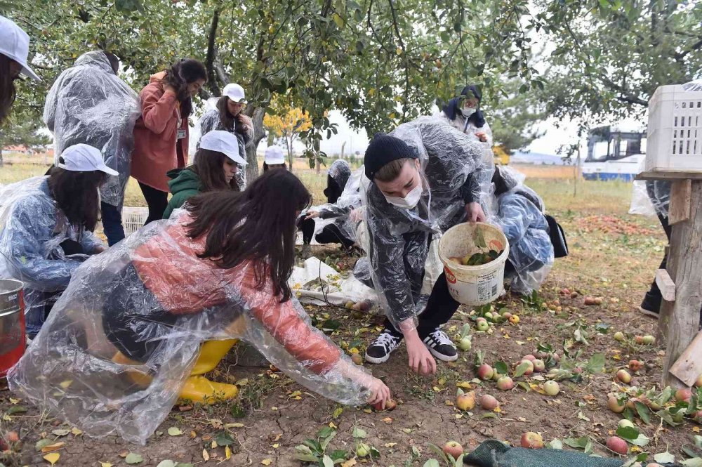 İyilik Bulaşıcıdır! Geçici Olarak Yurtlarda Kalan Öğrencilere İyilik Hasadı