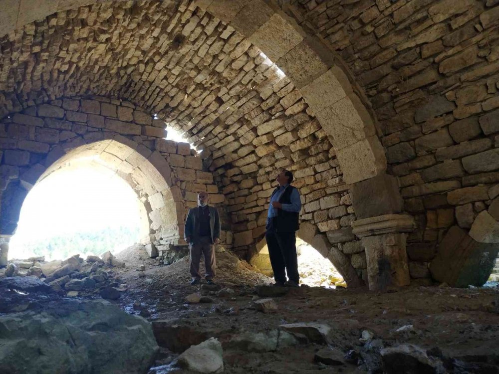 Sular Çekilince Ortaya Çıkan Altınapa Hanı Hala Ayakta