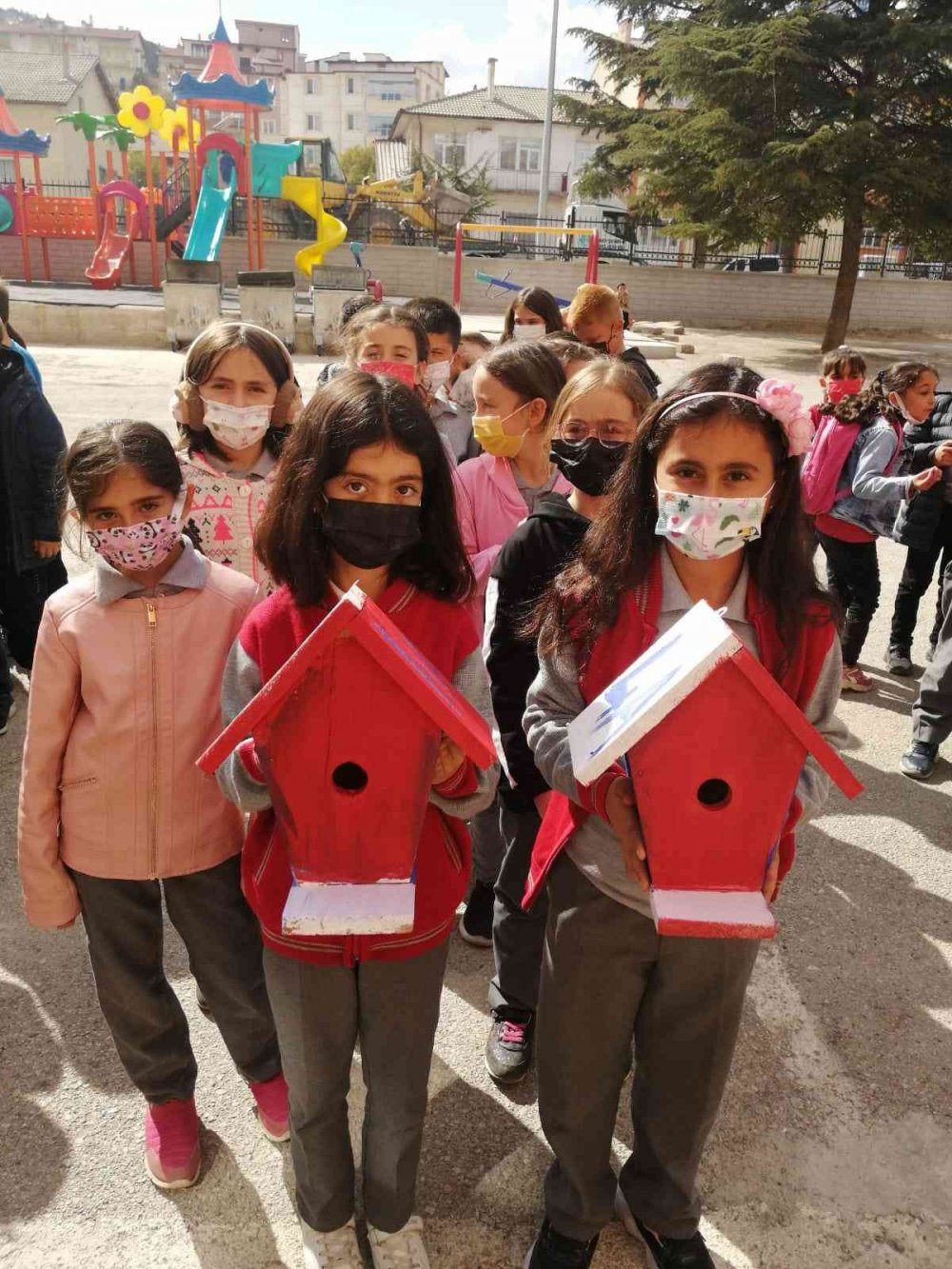 Beyşehir’de Ağaçlara Kuş Evleri Asıldı