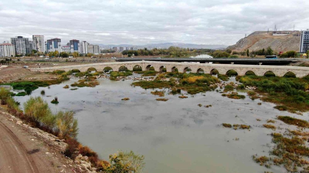 Daha Konya Ovası'na Su Getirecektik! Kızılırmak Otlağa Dönüştü