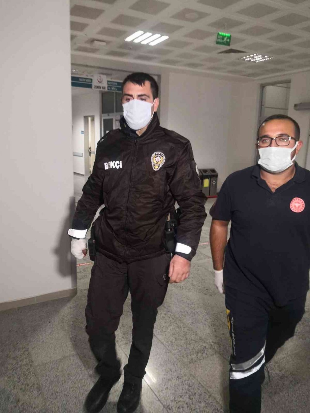 Yabancı Uyruklu Genç, Aksaray'da Gasp Etmek İstediği Genci Darp Etti, Bekçiyi Bıçakladı, “Çek Abi Hatıra Kalır” Dedi