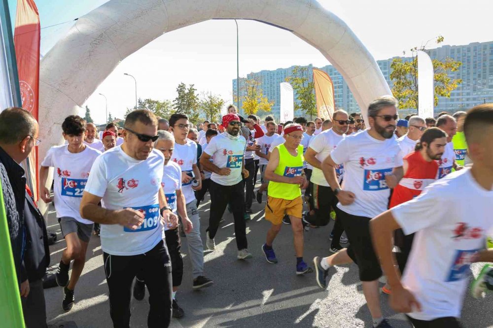Konya’da Cumhuriyet Koşusu! Vatandaşlardan Yoğun Katılım