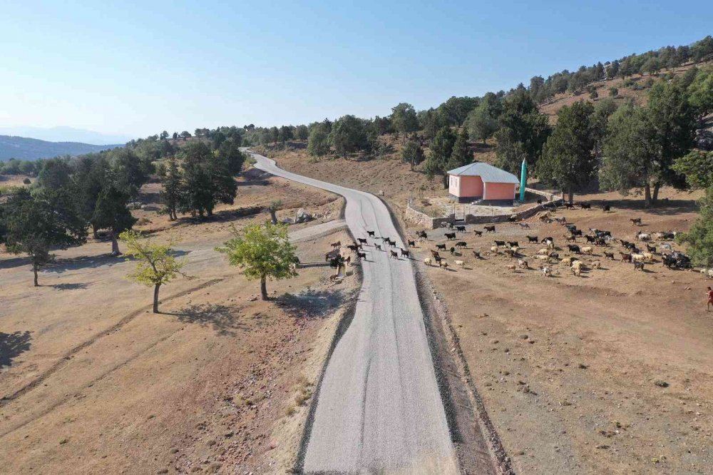 Konya Büyükşehir 2021 Hedefini Tamamladı!  400 Km Mahalle Yolunu Tamam!