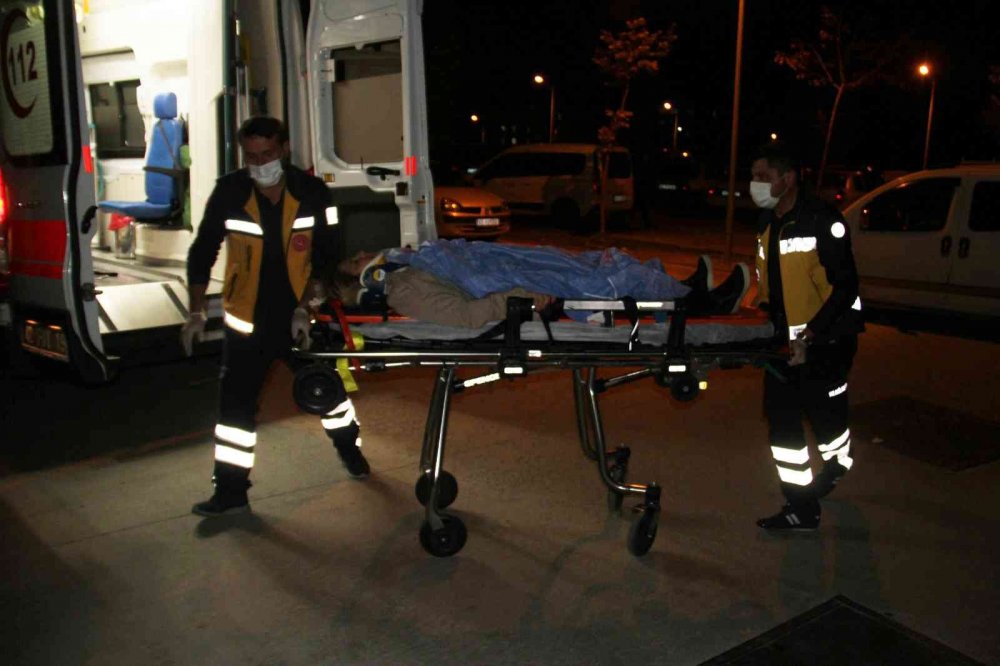 Yolcu minibüsü ile otomobil çarpıştı: 8 yaralı