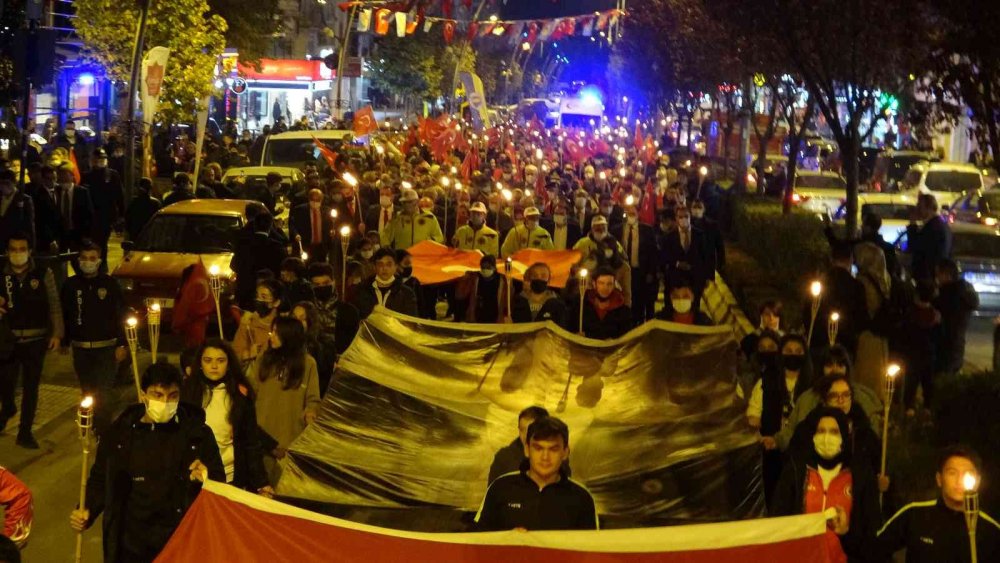 Binler Cumhuriyet İçin Yürüdü