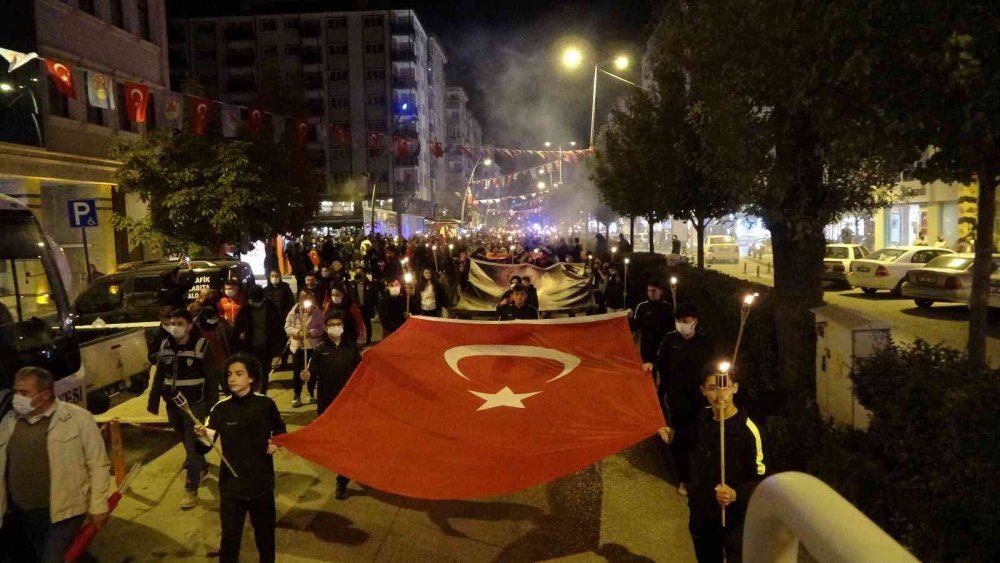 Binler Cumhuriyet İçin Yürüdü