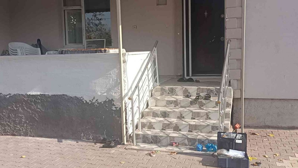 Dehşet! Dünürünü Öldürüp 2 Kişiyi Ağır Yaraladı, Olay Yerine Gelince Yakalandı