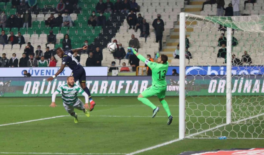 Spor Toto Süper Lig: Konyaspor: 2 - Fenerbahçe: 1 (Maç sonucu)