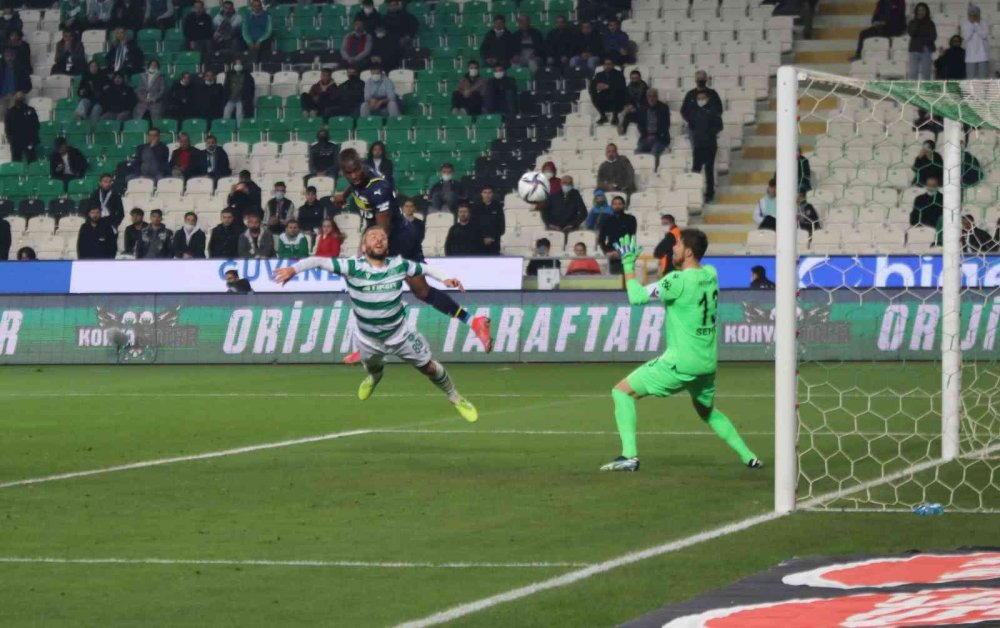 Spor Toto Süper Lig: Konyaspor: 2 - Fenerbahçe: 1 (Maç sonucu)