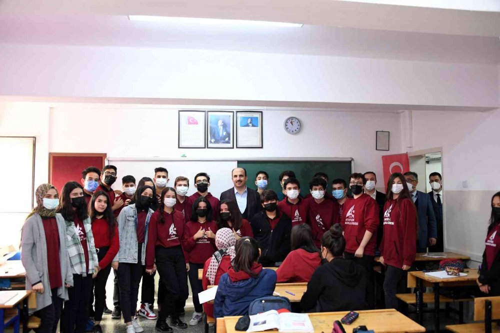 Başkan Altay öğretmen ve öğrencilerle buluştu