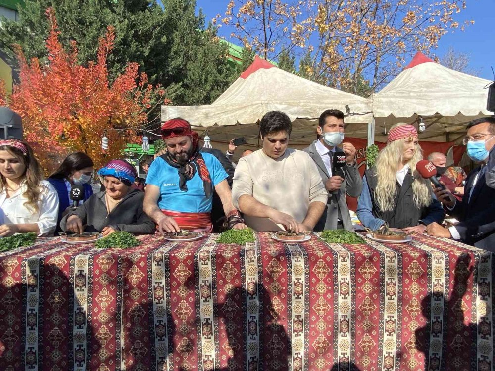 Hamsi Yeme Yarışması Renkli Görüntüler Oluşturdu