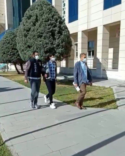 Konya'da Marketten 2 Bin 500 TL'lik Soygun Kamerada