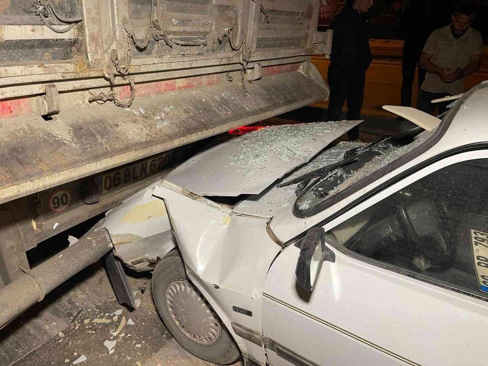 Aksaray'da Alkollü Sürücü Otomobille Tıra Arkadan Çarparak Ağır Yaralandı