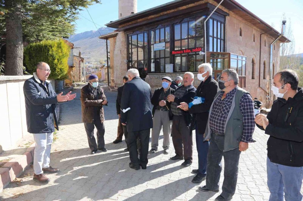 Kızılören’de Depremin İzleri Silinmeye Çalışılıyor